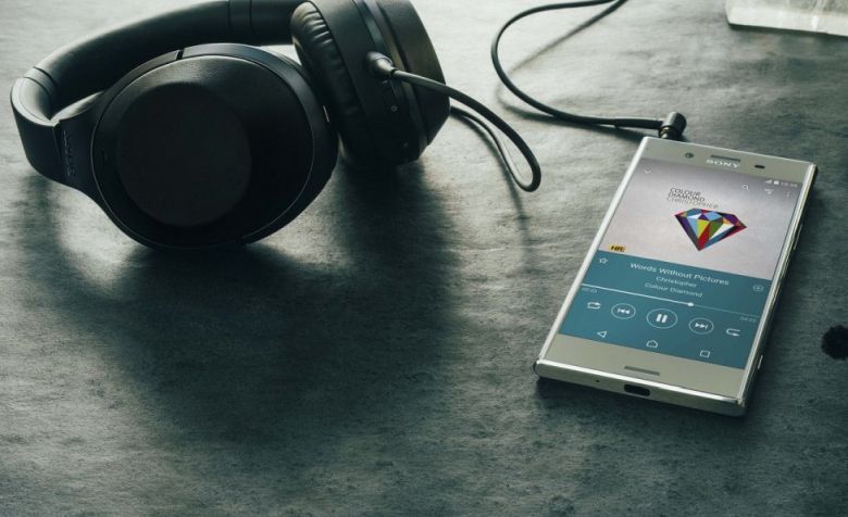 Sony-Xperia-XZ-Premium-free-headphones.jpg